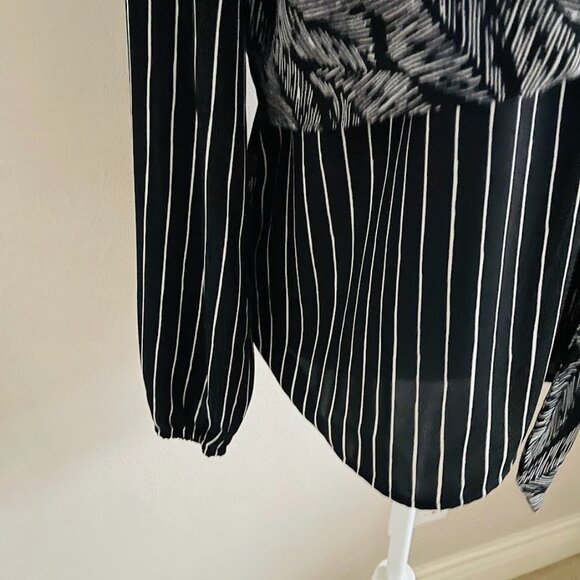 🌸 Alfani Women's Side Tie V Neck Stripe Blouse Size Medium - Picture 5 of 9